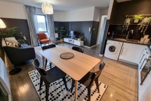 Couples Retreat Workers Paradise + Free Parking