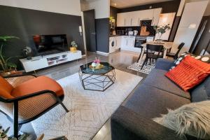 Couples Retreat Workers Paradise + Free Parking