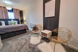 Couples Retreat Workers Paradise + Free Parking