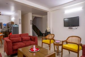 Villa Woodside Meadows by VEO - Jacuzzi Retreat, Kasauli