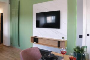 Green Sunnyside Studio - Central Location