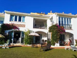 Dona Lola Sandra - Cozy beach front house with open sea views located in Calahonda only few minutes away from Marbella - Costa del sol CS111