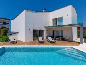 Holiday Home Lana by Interhome