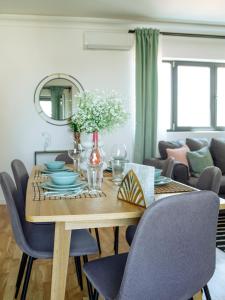 Sunny 3BR Midtown Flat - Amazing View Balcony