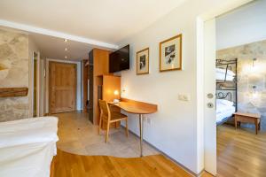 Family Room (2 Adults + 2 Children) room in Hotel Pollux