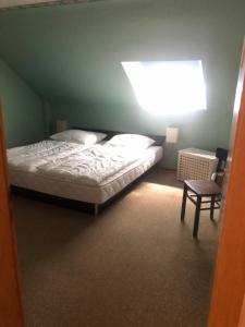 Ironico Homestay 4 Schlafzimmer Ferienwohnung 100 m2 nahe Bostalsee