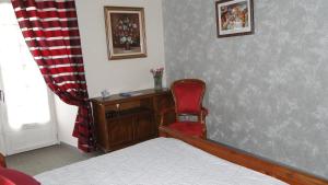 B&B / Chambres d'hotes Manoir La Haie Chapeau : Chambre Double avec Salle de Bains Privative