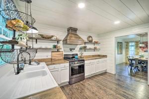 Riverfront Sugar Grove Home Hot Tub and Views!