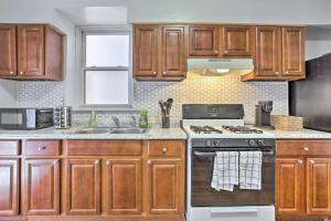 Updated Bayonne Townhome about 11 Mi to NYC!