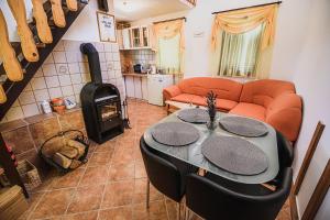 Holiday Home Vesna with Sauna 