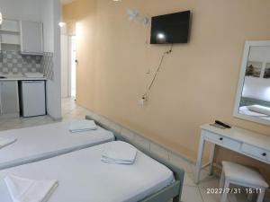 Renia Studios -Studio for 2 plus 1 pers with a swimming pool