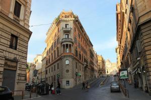 Near Colosseum by Varental 2BR + 1SB