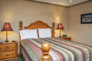 Stroll to Slopes, Village Area, Ski in-out MtLodge 294