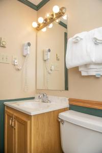 Stroll to Slopes, Village Area, Ski in-out MtLodge 294