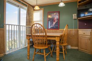 Stroll to Slopes, Village Area, Ski in-out MtLodge 294