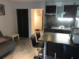 Appartements Beau studio Pin Rolland plage Wifi Climatise : photos des chambres