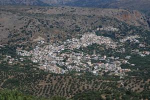 Christin P. Cute home with patio