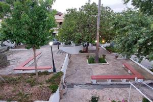 Christin P. Cute home with patio