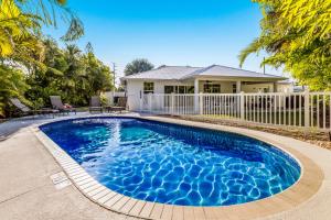 Endless Summer - 210-56th St