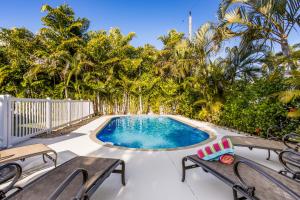 Endless Summer - 210-56th St