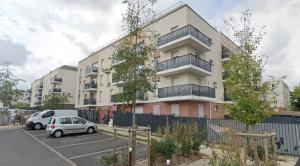 Appartements Parking rue Gratuit, Tout equipe, Bien neuf, Balcon prive, Matelas Bultex, 8mn a pied RER C Paris - Dourdan, Centre Hospitalier et Centre Ville a pied, 1er etage : photos des chambres