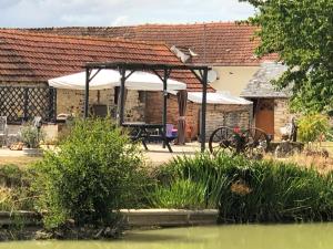 Maisons de vacances The Lake Room Cottage with Private Fishing Lake : photos des chambres