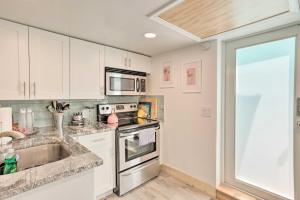 Heated Saltwater Pool and Bar Del Ray Cottage!