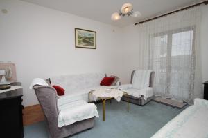 One-Bedroom Apartment with Balcony and Sea View room in Apartments with a parking space Pula - 7681