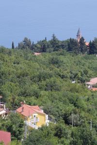 Apartments with a parking space Medveja, Opatija - 7721 