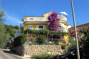 Apartments with a parking space Medveja, Opatija - 7721 