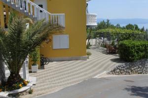 Apartments with a parking space Medveja, Opatija - 7721