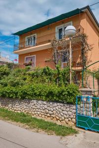 Apartments with a parking space Mali Losinj (Losinj) - 7972 