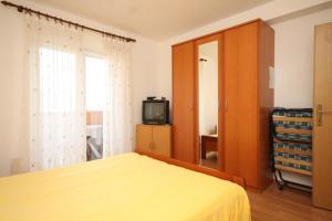 Apartments with a parking space Cres - 7994