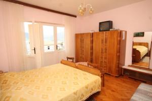 Apartments with a parking space Cres - 7994