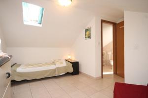 Holiday apartments Osor, Losinj - 8004