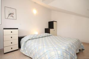 Holiday apartments Osor, Losinj - 8004