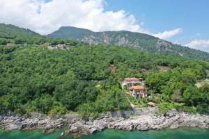 Apartments by the sea Medveja, Opatija - 7722 
