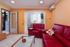 Apartments with WiFi Rijeka - 7825