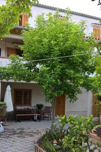Apartments and rooms with parking space Nerezine, Losinj - 8049 