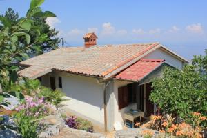 Apartments by the sea Medveja, Opatija - 7852 