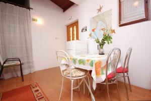 Apartments by the sea Medveja, Opatija - 7852