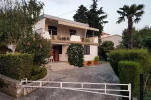 Apartments by the sea Cres - 7806 - Loznati