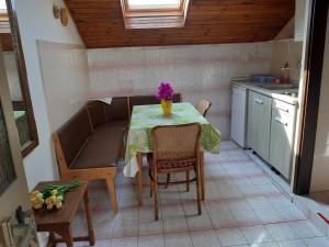 Apartments by the sea Mali Losinj (Losinj) - 7996