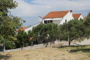 Apartments with a parking space Mali Losinj (Losinj) - 7969 