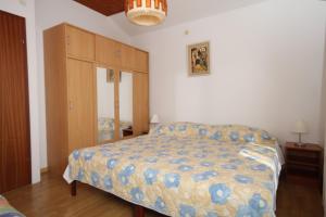 Apartments with a parking space Mali Losinj (Losinj) - 7969