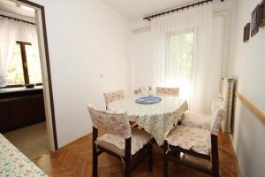 Apartments with WiFi Mali Losinj (Losinj) - 7992