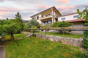 Apartments with a parking space Lovran, Opatija - 7869 