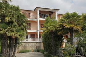 Apartments with a parking space Icici, Opatija - 7988