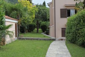 Apartments with a parking space Icici, Opatija - 7988