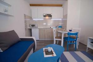 Apartments by the sea Veli Losinj, Losinj - 7959